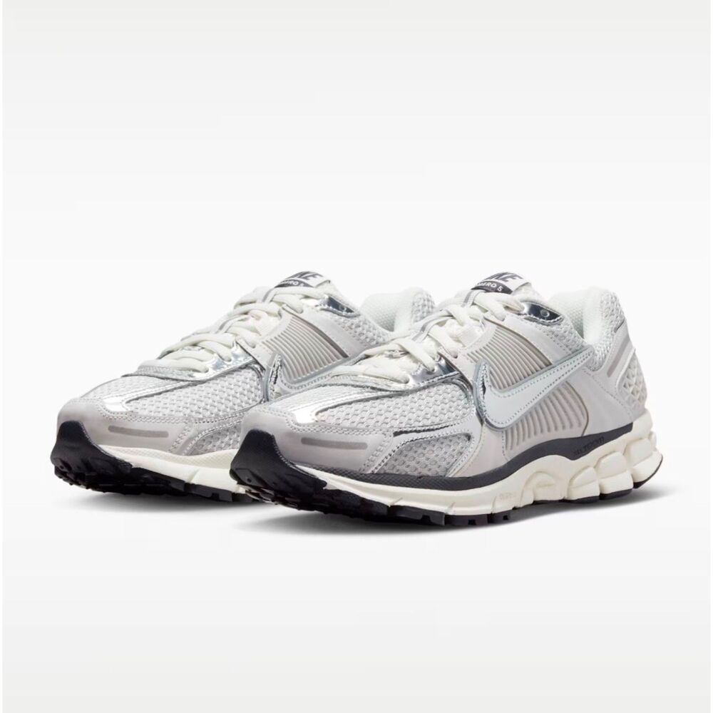 Nike Vomero 5 Women’s Running Sneakers – Silver Metallic – Size 9